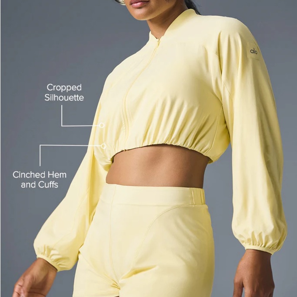 Gorgeous Alo Yoga tiebreaker jacket NWT